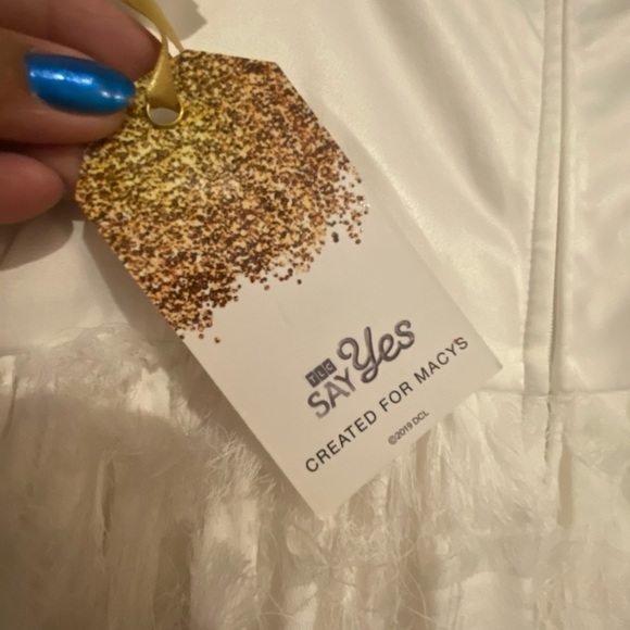 White Bridal/ Prom Sleeveless Gown, NRT - Picture 14 of 14